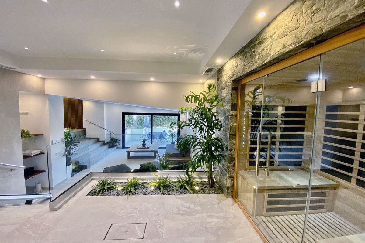 Detached Villa in El Paraiso, El Paraiso, 5/12
