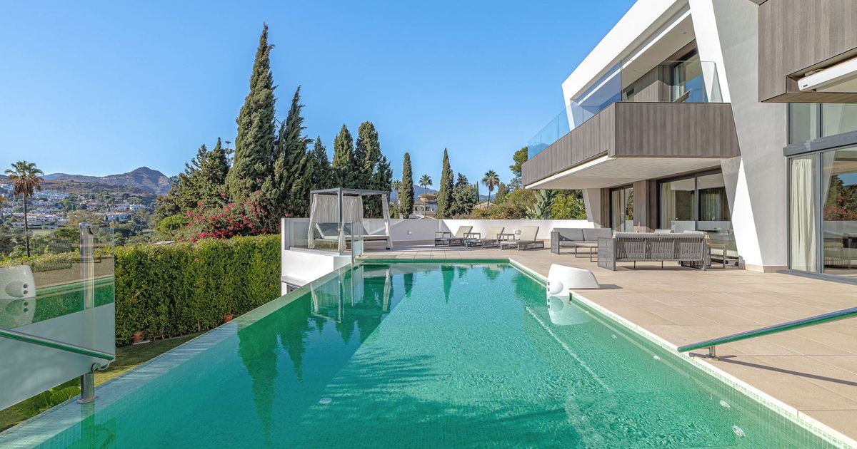 Detached Villa in El Paraiso, El Paraiso, 6/12