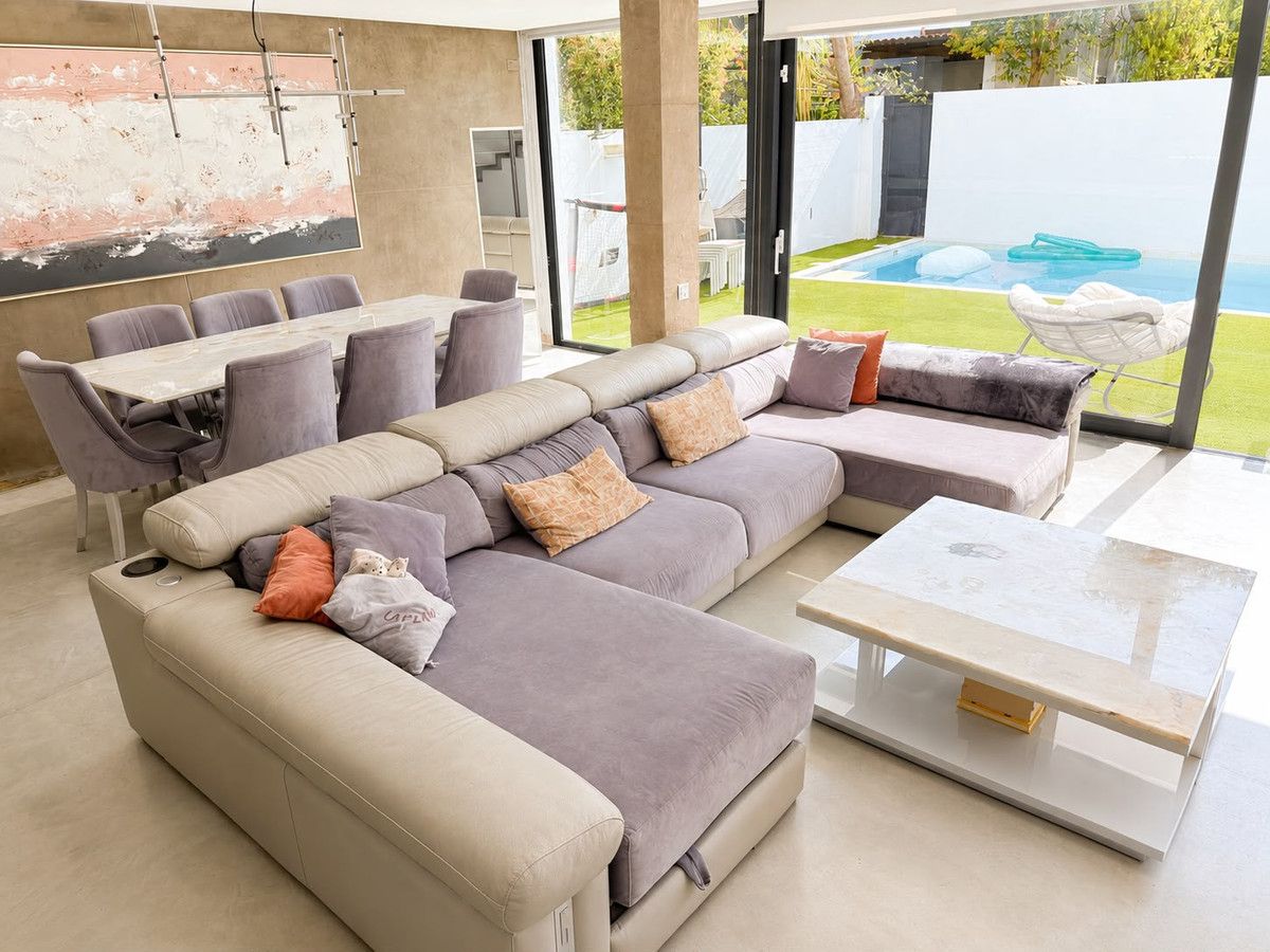 Geschakelde Woning in Nueva Andalucía, Nueva Andalucía, 11/12