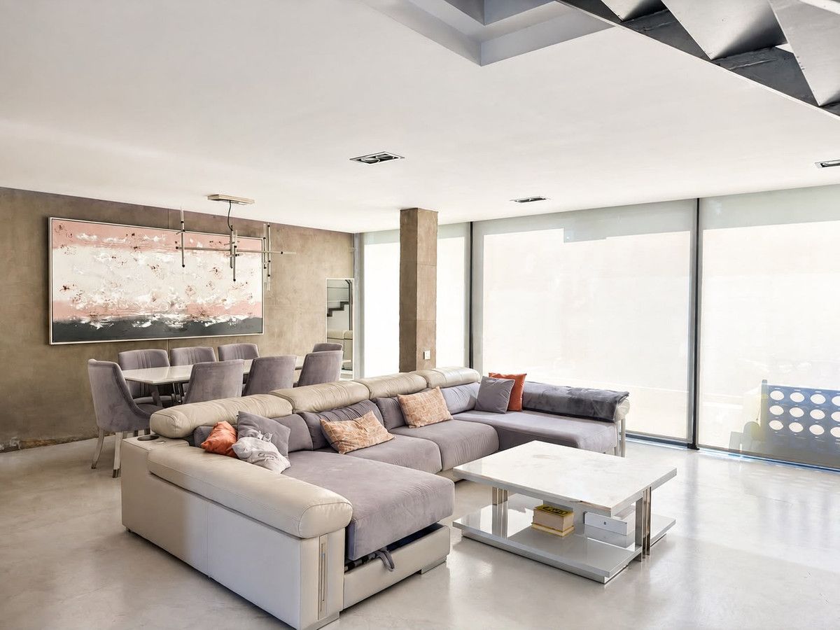 Geschakelde Woning in Nueva Andalucía, Nueva Andalucía, 12/12