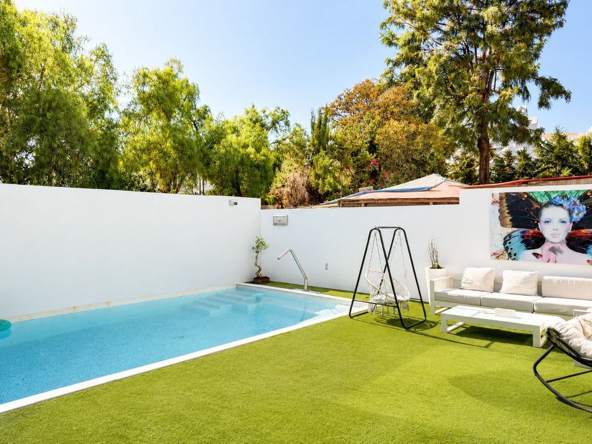 Geschakelde Woning in Nueva Andalucía, Nueva Andalucía, 3/12