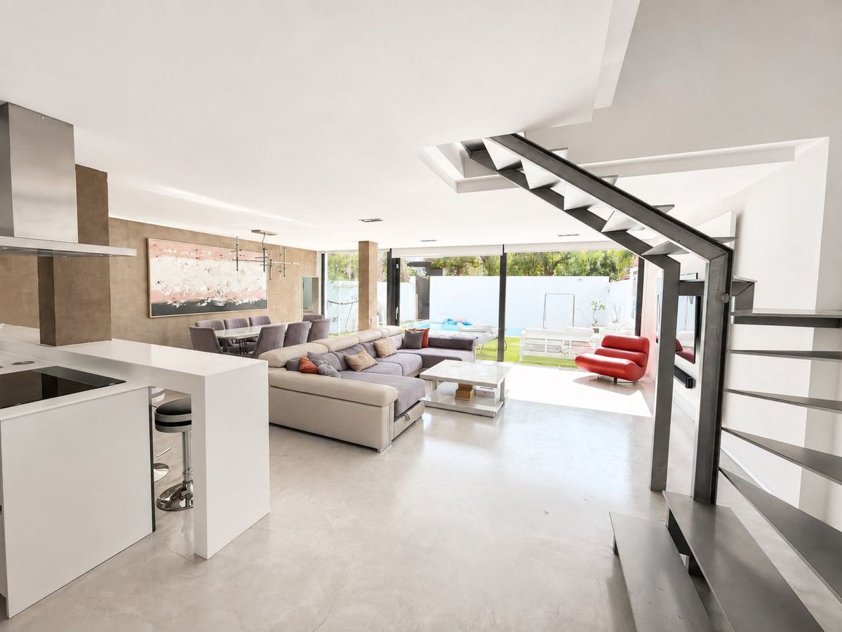 Geschakelde Woning in Nueva Andalucía, Nueva Andalucía, 4/12