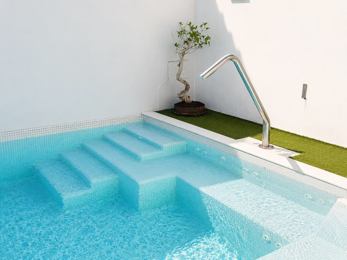 Geschakelde Woning in Nueva Andalucía, Nueva Andalucía, 7/12