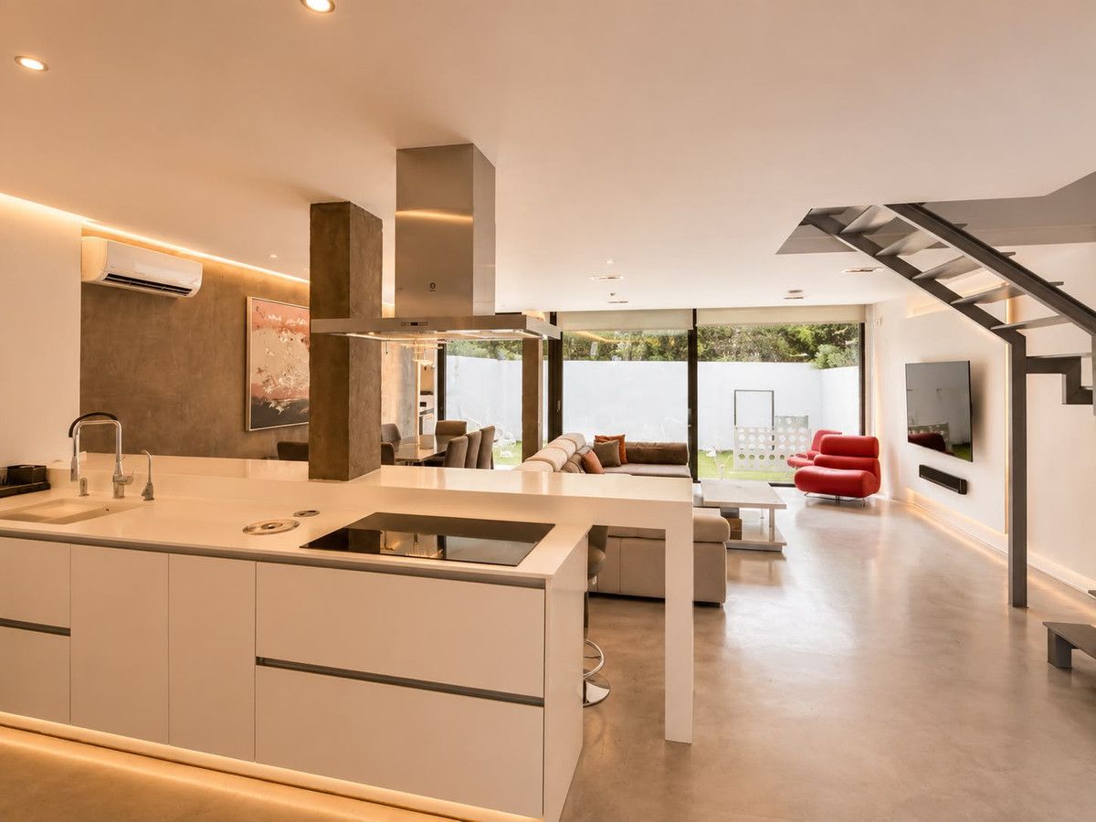 Geschakelde Woning in Nueva Andalucía, Nueva Andalucía, 8/12