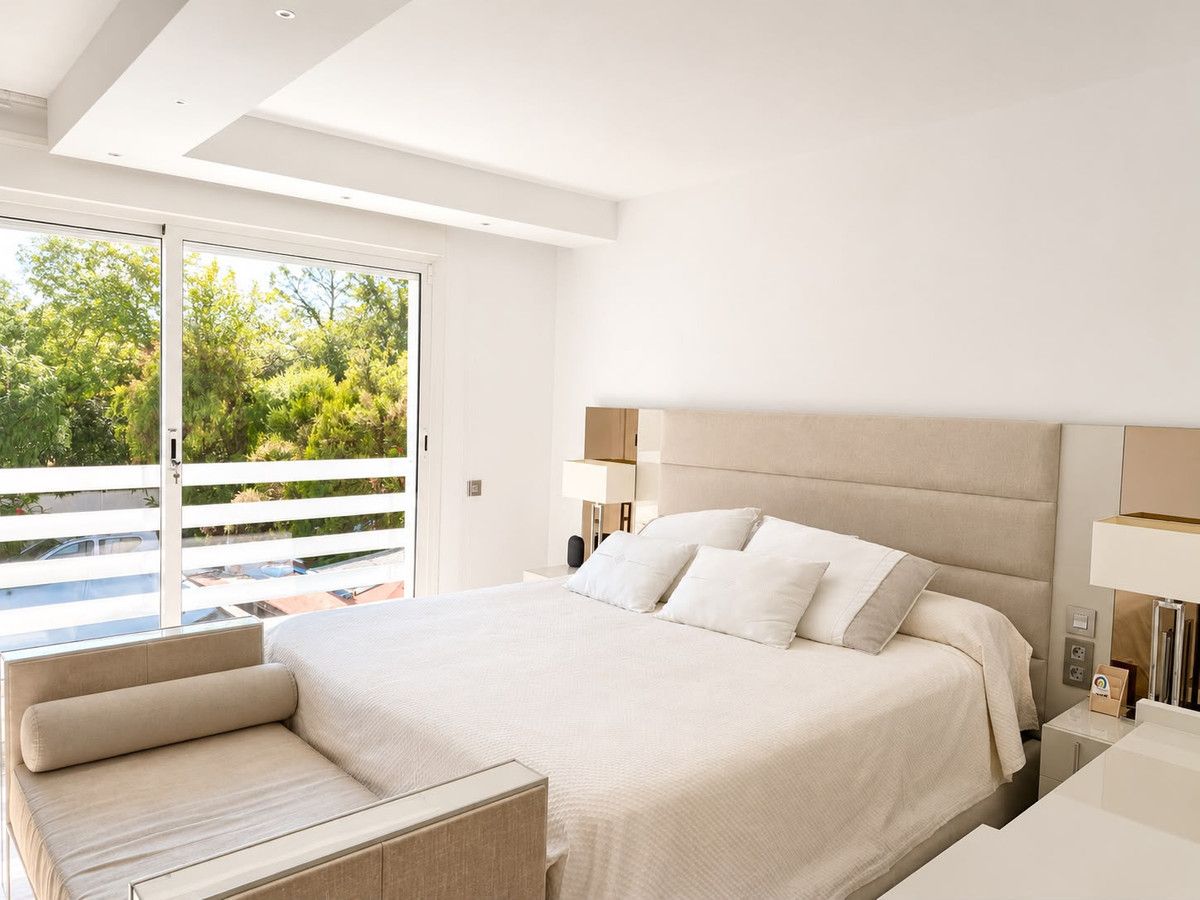 Geschakelde Woning in Nueva Andalucía, Nueva Andalucía, 10/12