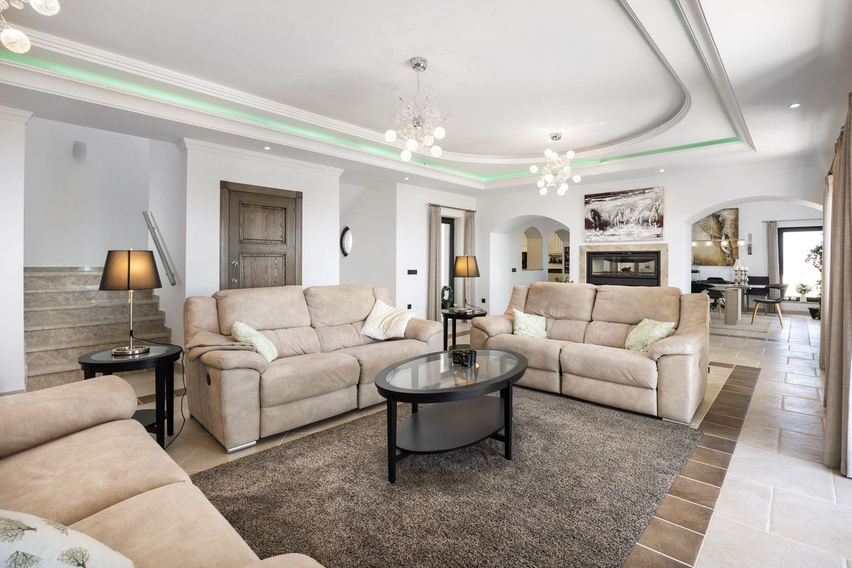 Detached Villa in Mijas, Mijas, 3/12