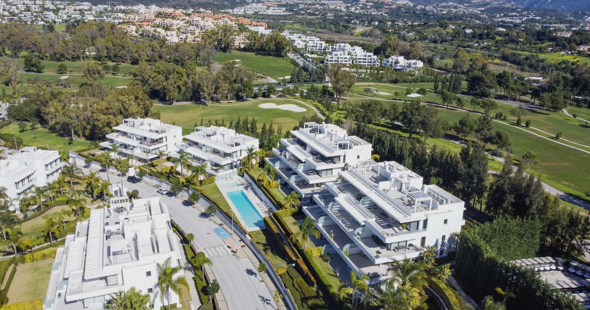 Apartment in Estepona, New Golden Mile, Estepona, 1/12