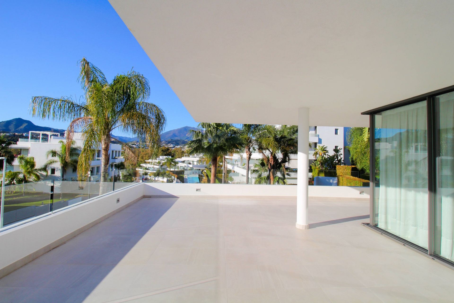 Apartment in Estepona, New Golden Mile, Estepona, 2/12