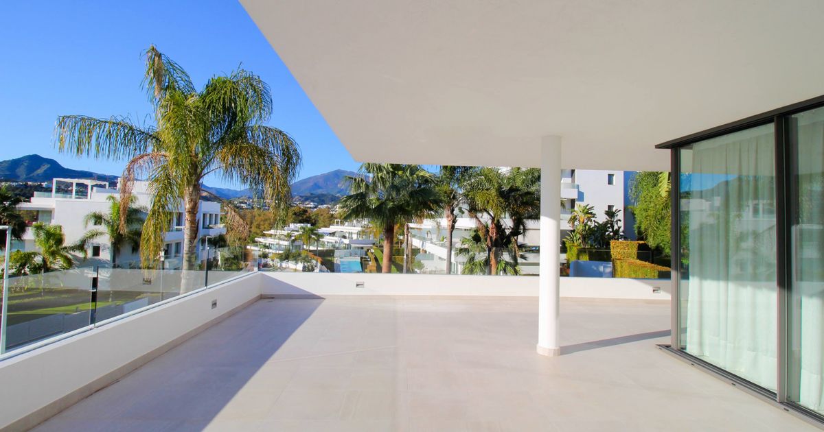 Apartment in Estepona, New Golden Mile, Estepona, 2/12