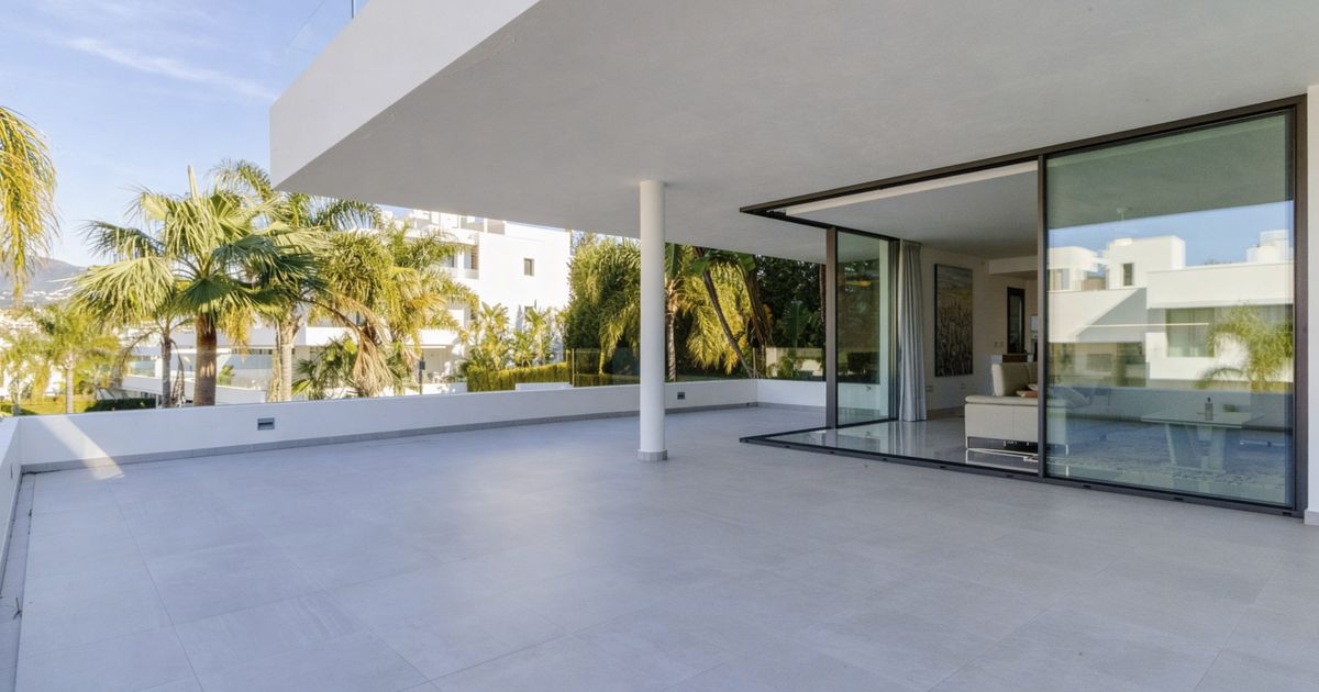 Apartment in Estepona, New Golden Mile, Estepona, 5/12