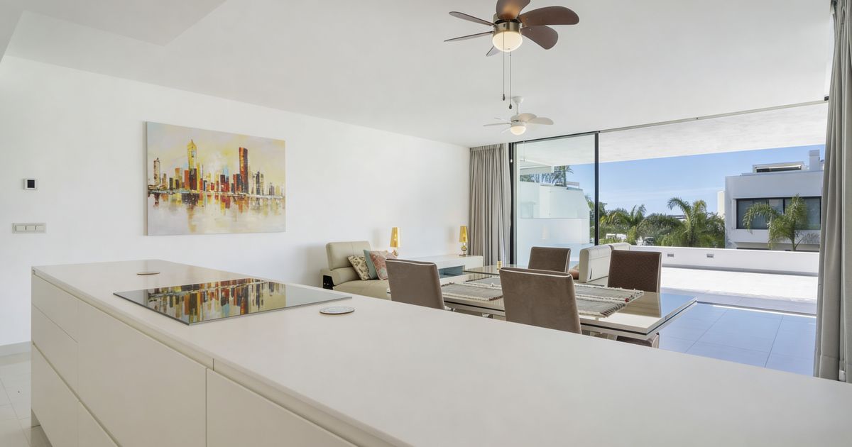 Apartment in Estepona, New Golden Mile, Estepona, 6/12