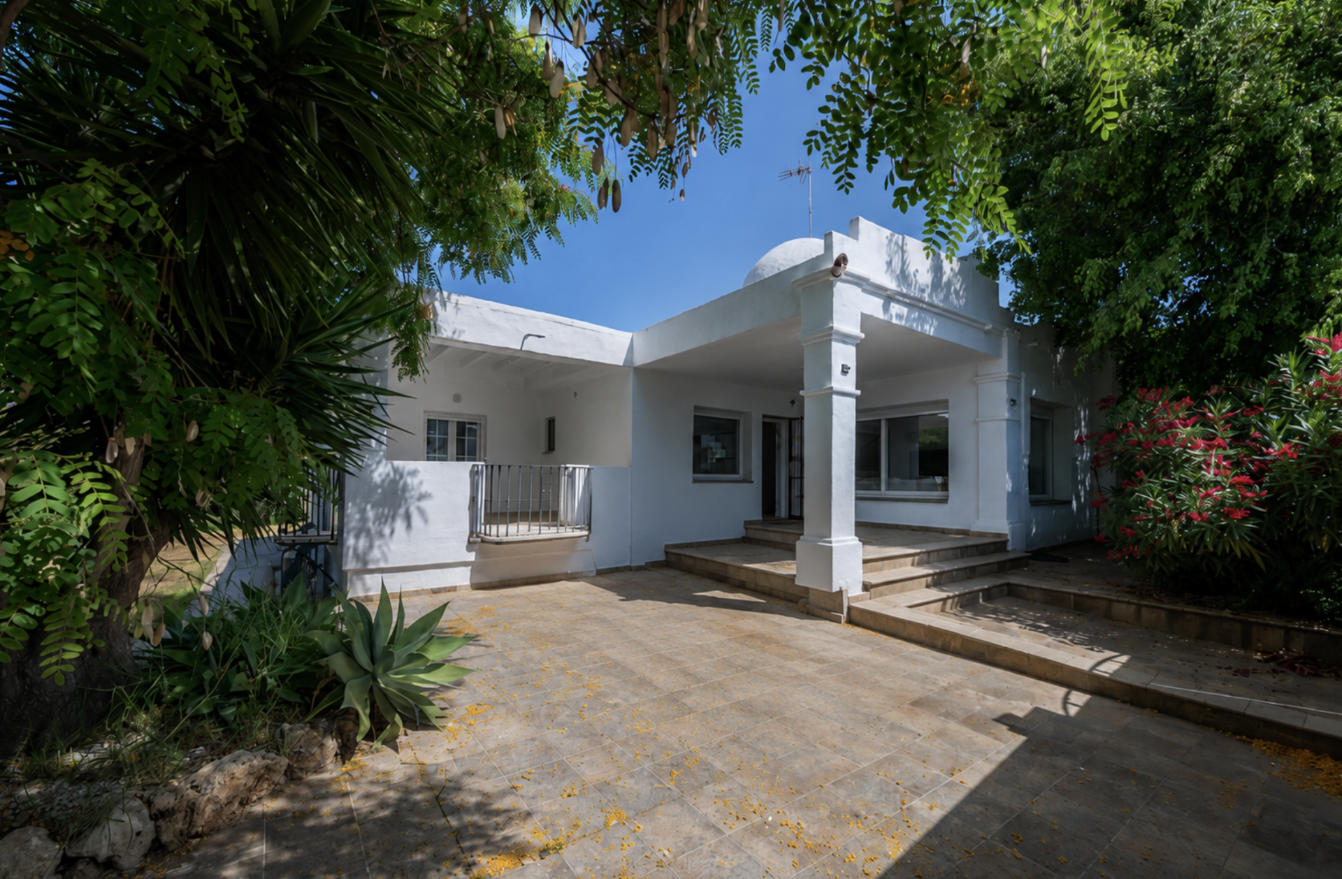 Semi Detached Villa in Marbella East, Hacienda las Chapas, Marbella East, 1/12