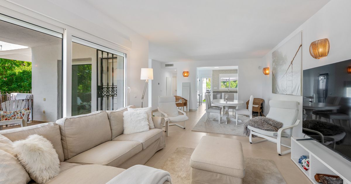 Semi Detached Villa in Marbella East, Hacienda las Chapas, Marbella East, 2/12