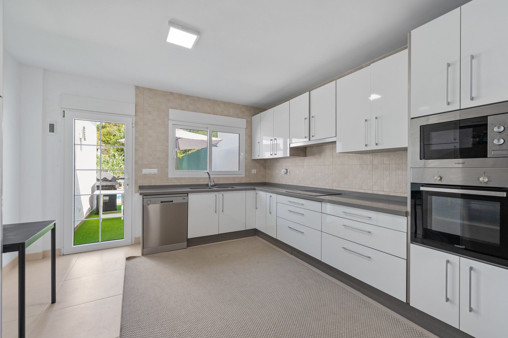 Semi Detached Villa in Marbella East, Hacienda las Chapas, Marbella East, 3/12