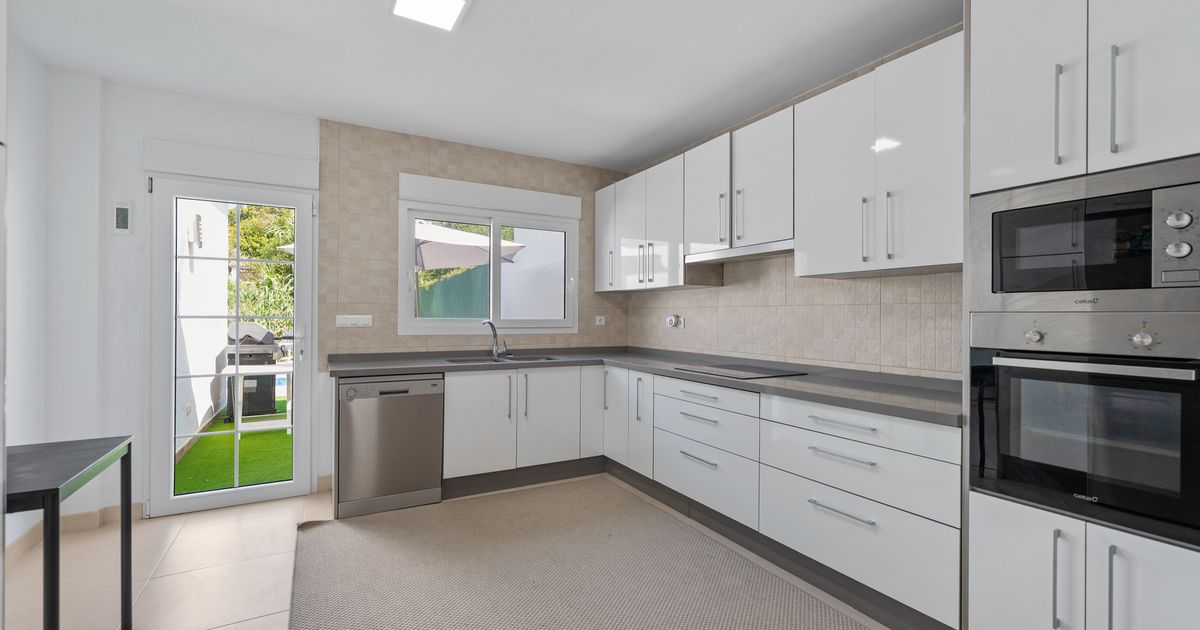 Semi Detached Villa in Marbella East, Hacienda las Chapas, Marbella East, 3/12