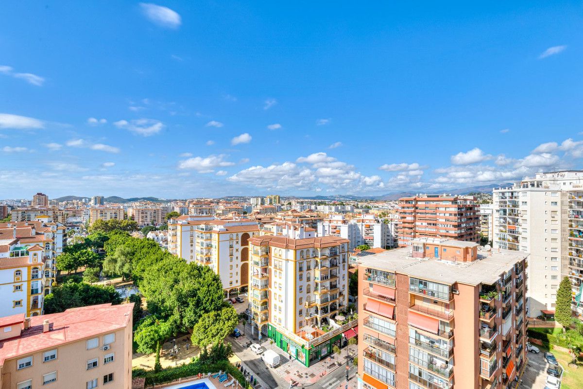 Middle Floor Apartment in Los Boliches, Los Boliches, 9/12