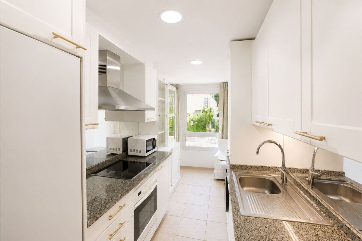 Mittelgeschoss-Apartment in Marbella, Marbella, 6/12