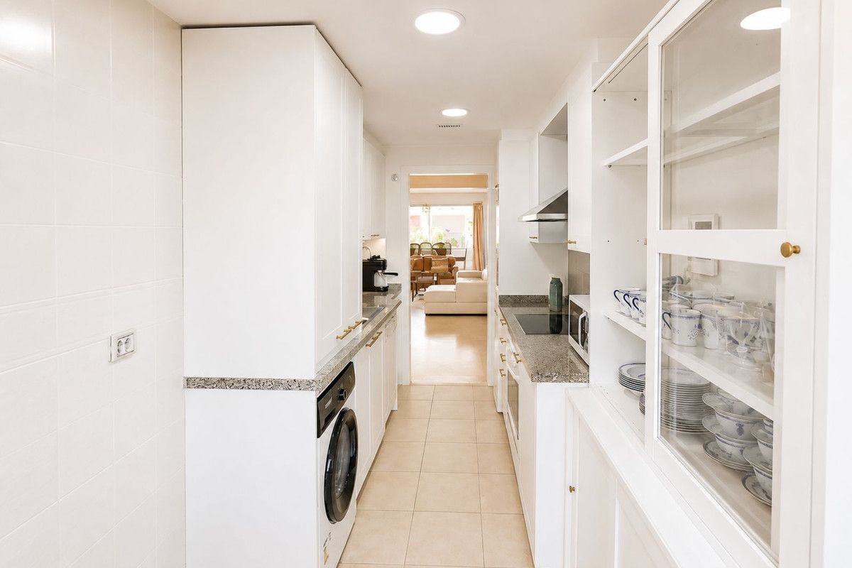 Mittelgeschoss-Apartment in Marbella, Marbella, 8/12