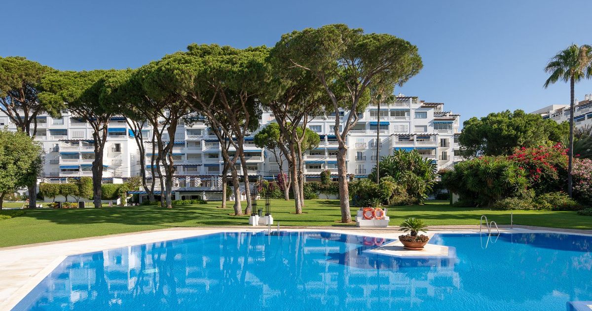 Апартаменты на среднем этаже в Puerto Banús, Puerto Banús, 1/12
