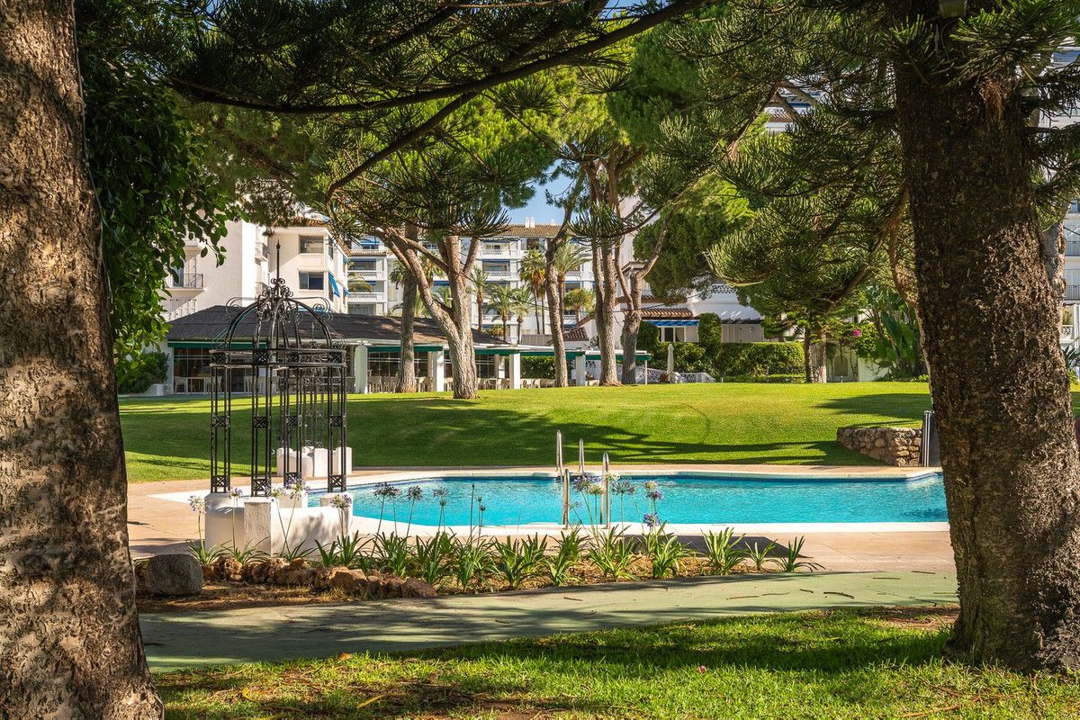 Апартаменты на среднем этаже в Puerto Banús, Puerto Banús, 2/12