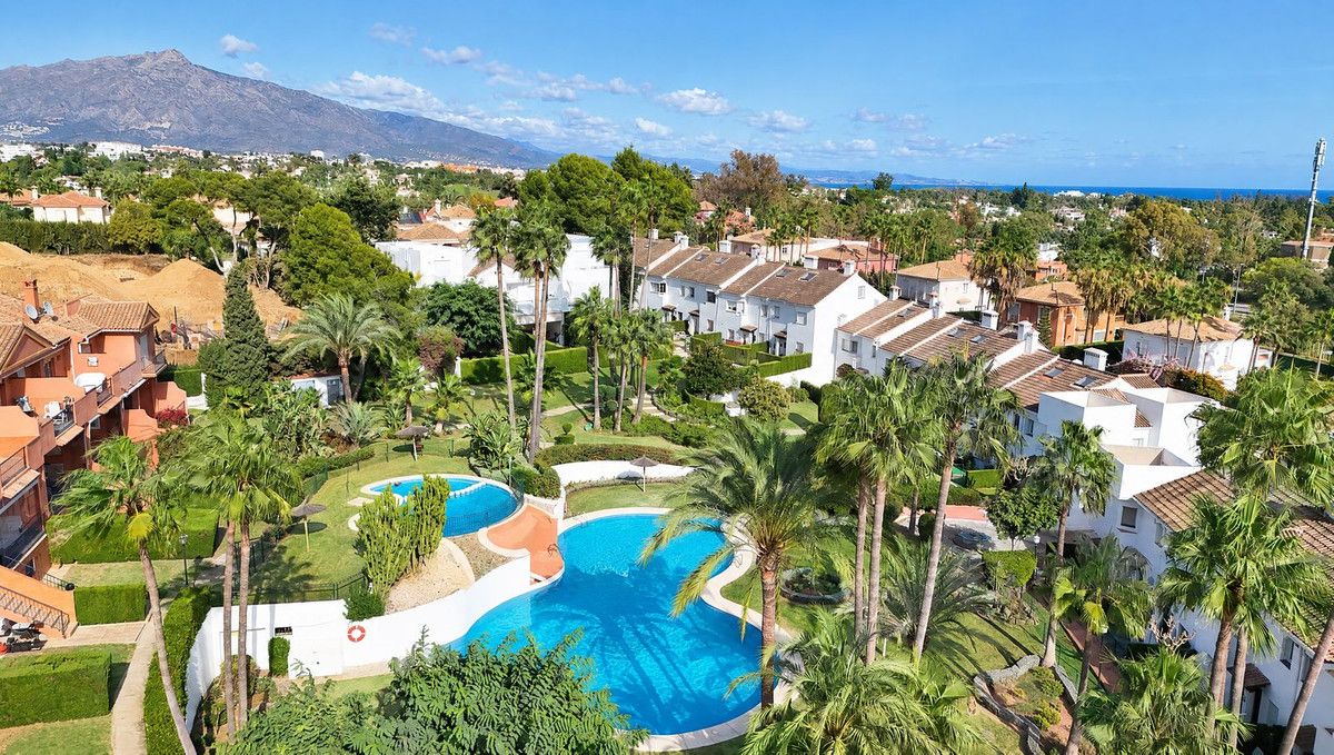 Semi-Detached House in Estepona, Estepona, 1/12