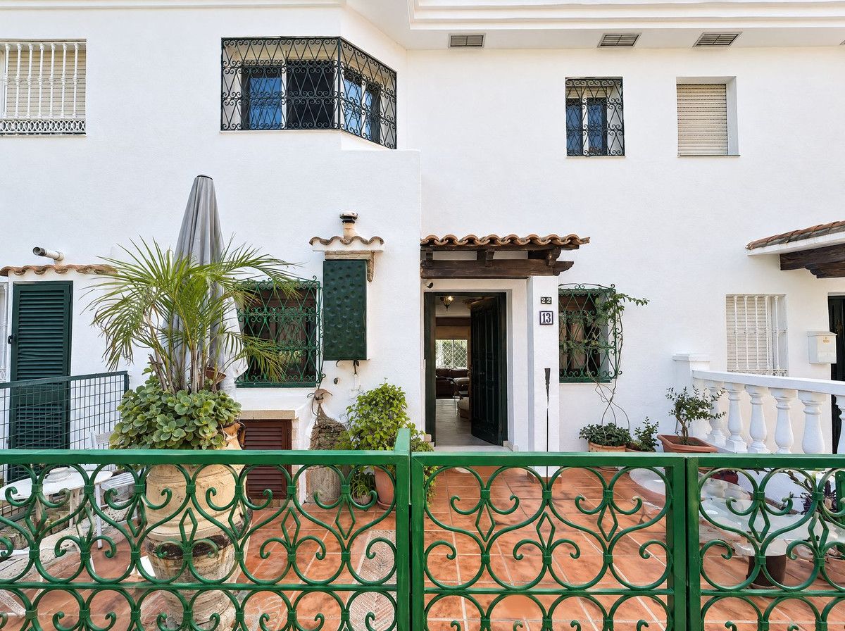 Semi-Detached House in Estepona, Estepona, 2/12