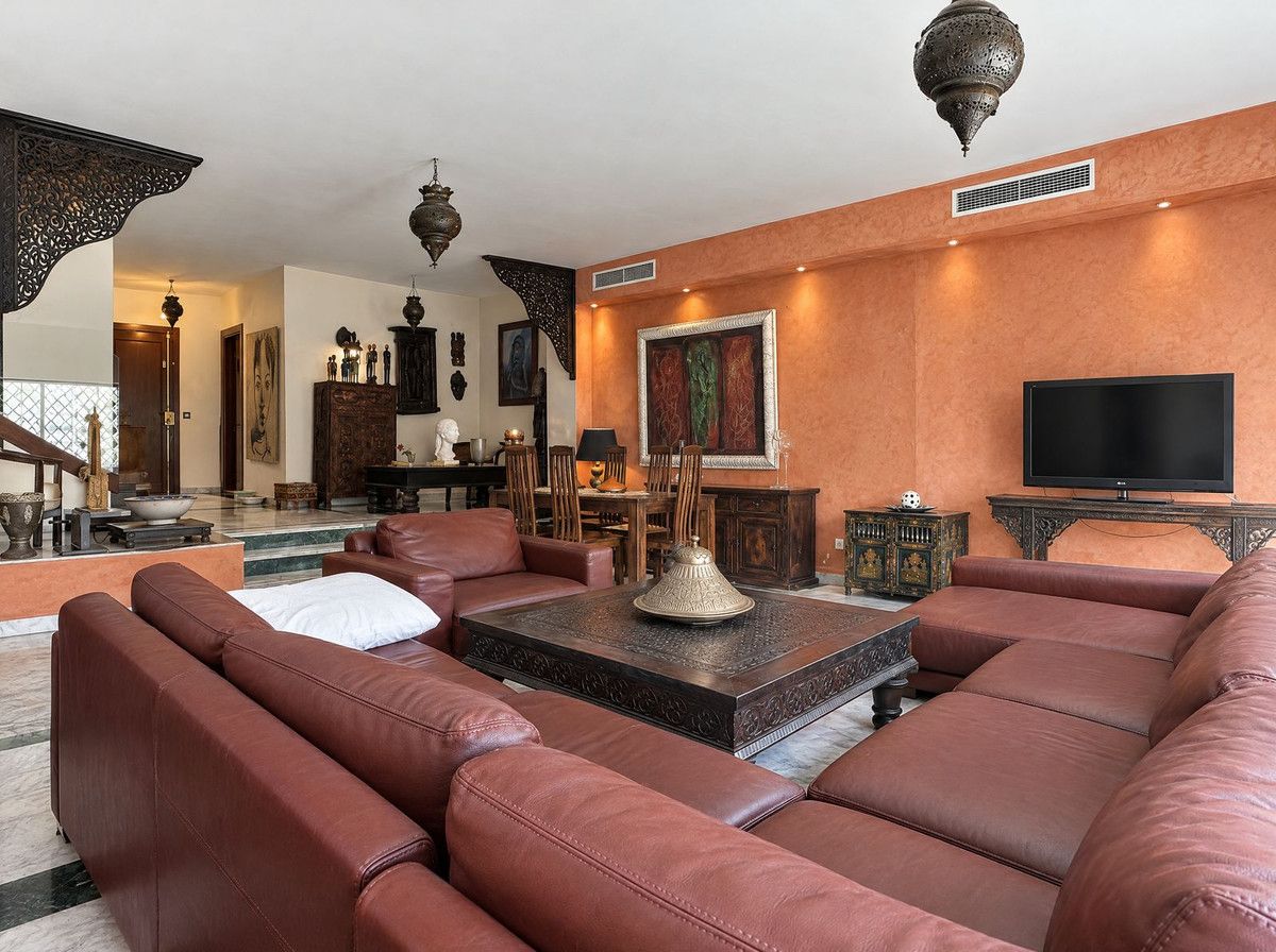 Semi-Detached House in Estepona, Estepona, 6/12