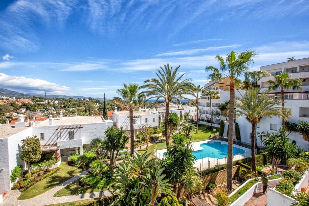 Apartamento de planta media en Nueva Andalucía, Nueva Andalucía, 1/12