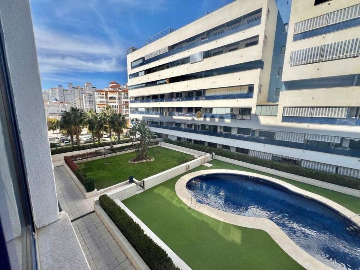 Middle Floor Apartment in Estepona, Estepona, 1/12