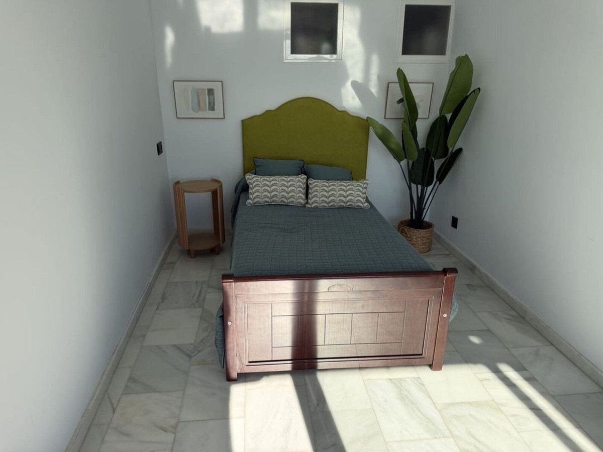 Middle Floor Apartment in Estepona, Estepona, 11/12