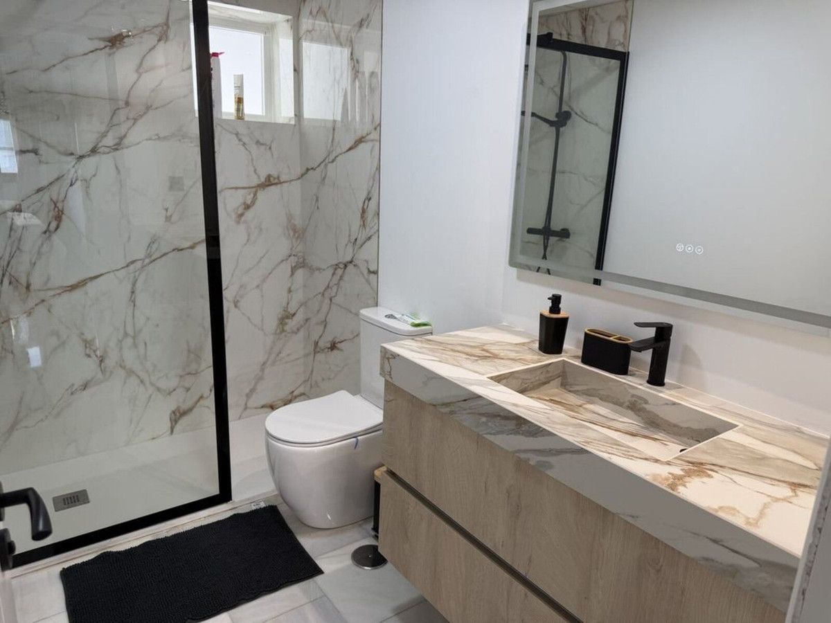 Middle Floor Apartment in Estepona, Estepona, 12/12