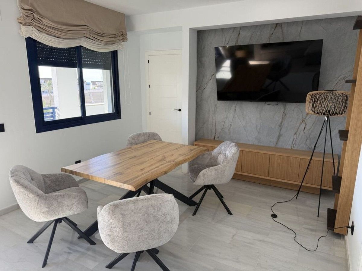 Middle Floor Apartment in Estepona, Estepona, 3/12