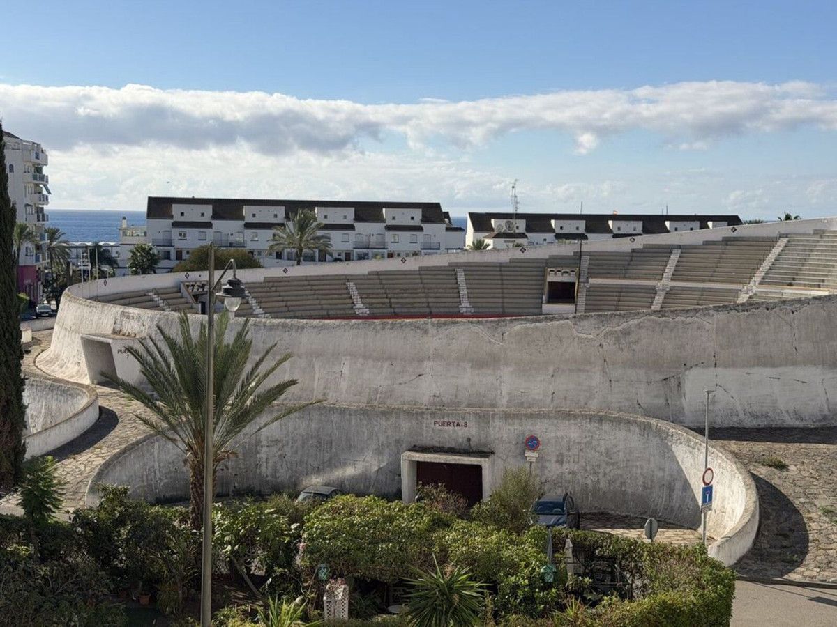 Middle Floor Apartment in Estepona, Estepona, 6/12