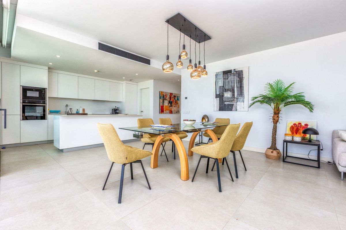 Apartamento de planta media en Higueron, Higueron, 12/12