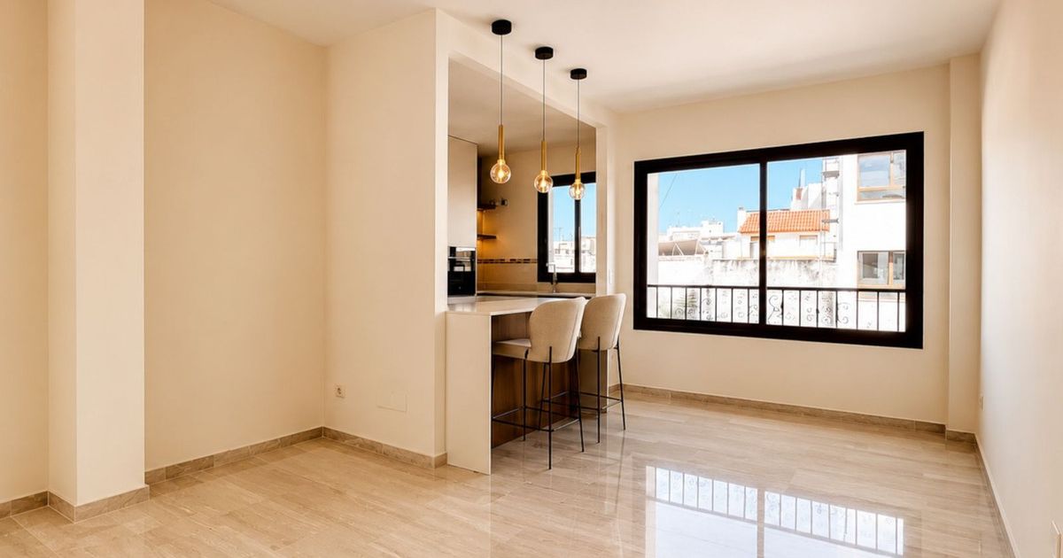 Middle Floor Apartment in Estepona, Estepona, 2/12