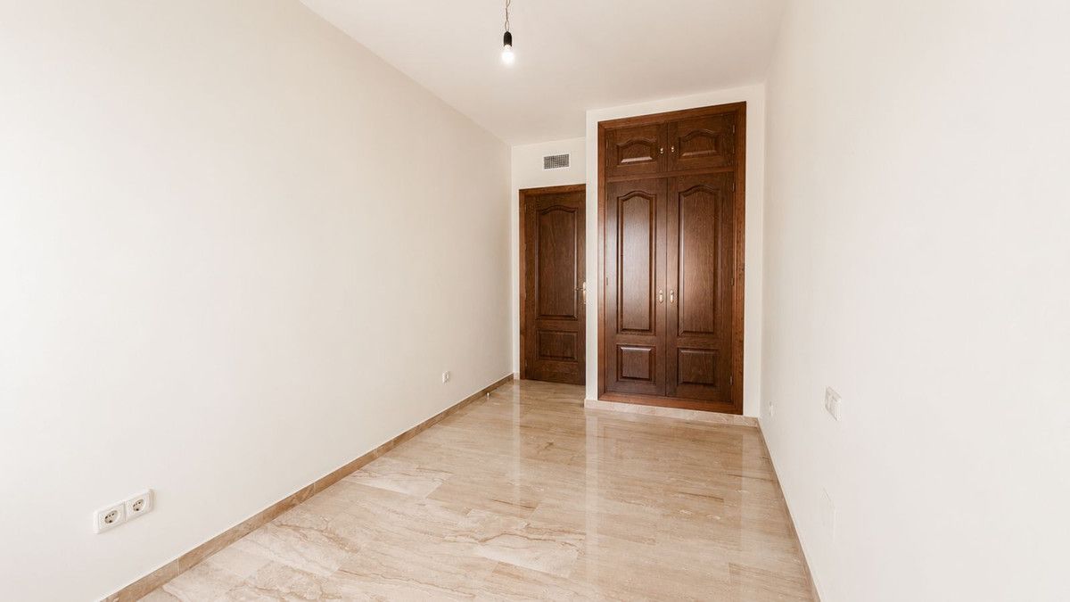 Middle Floor Apartment in Estepona, Estepona, 11/12