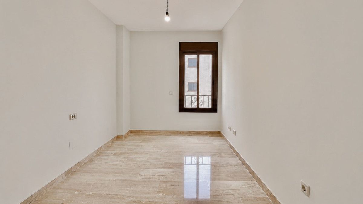 Middle Floor Apartment in Estepona, Estepona, 12/12
