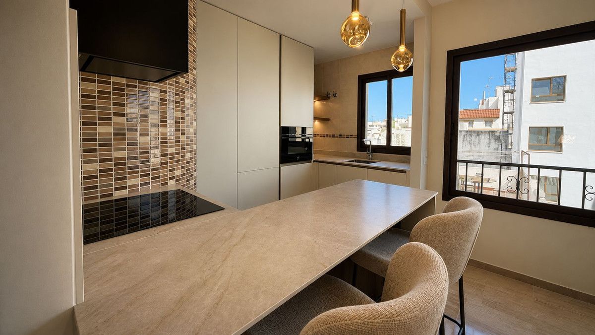 Middle Floor Apartment in Estepona, Estepona, 5/12