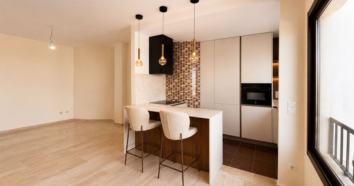 Middle Floor Apartment in Estepona, Estepona, 6/12