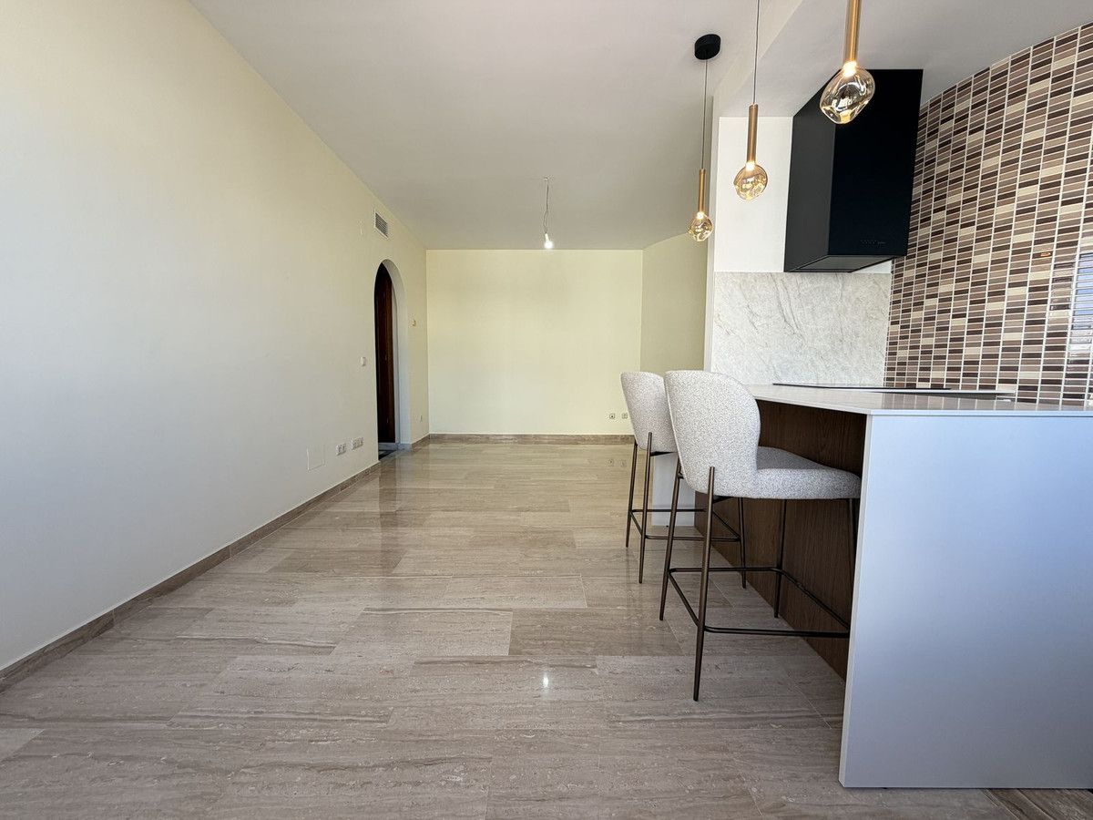 Middle Floor Apartment in Estepona, Estepona, 7/12