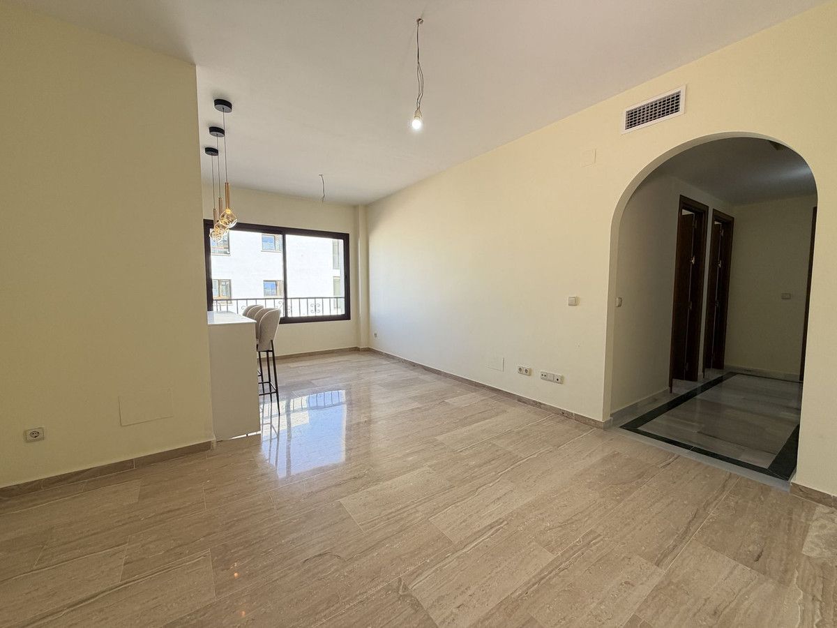 Middle Floor Apartment in Estepona, Estepona, 9/12