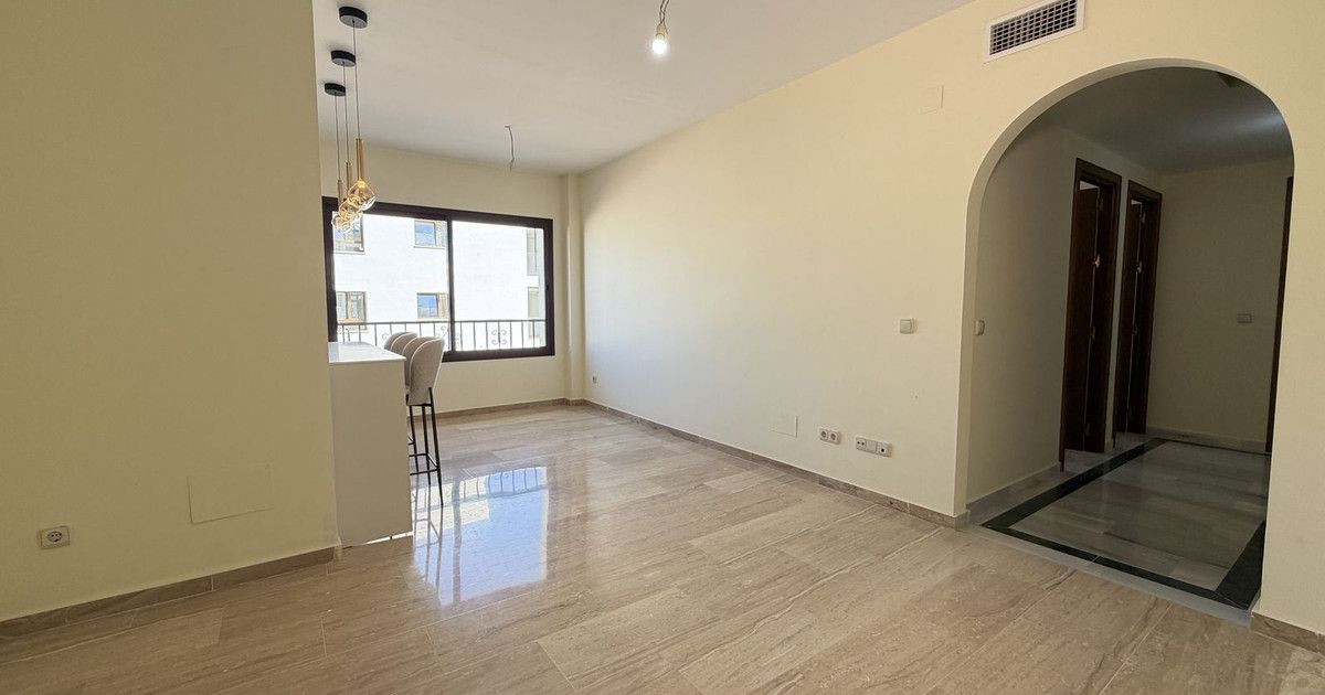 Middle Floor Apartment in Estepona, Estepona, 9/12