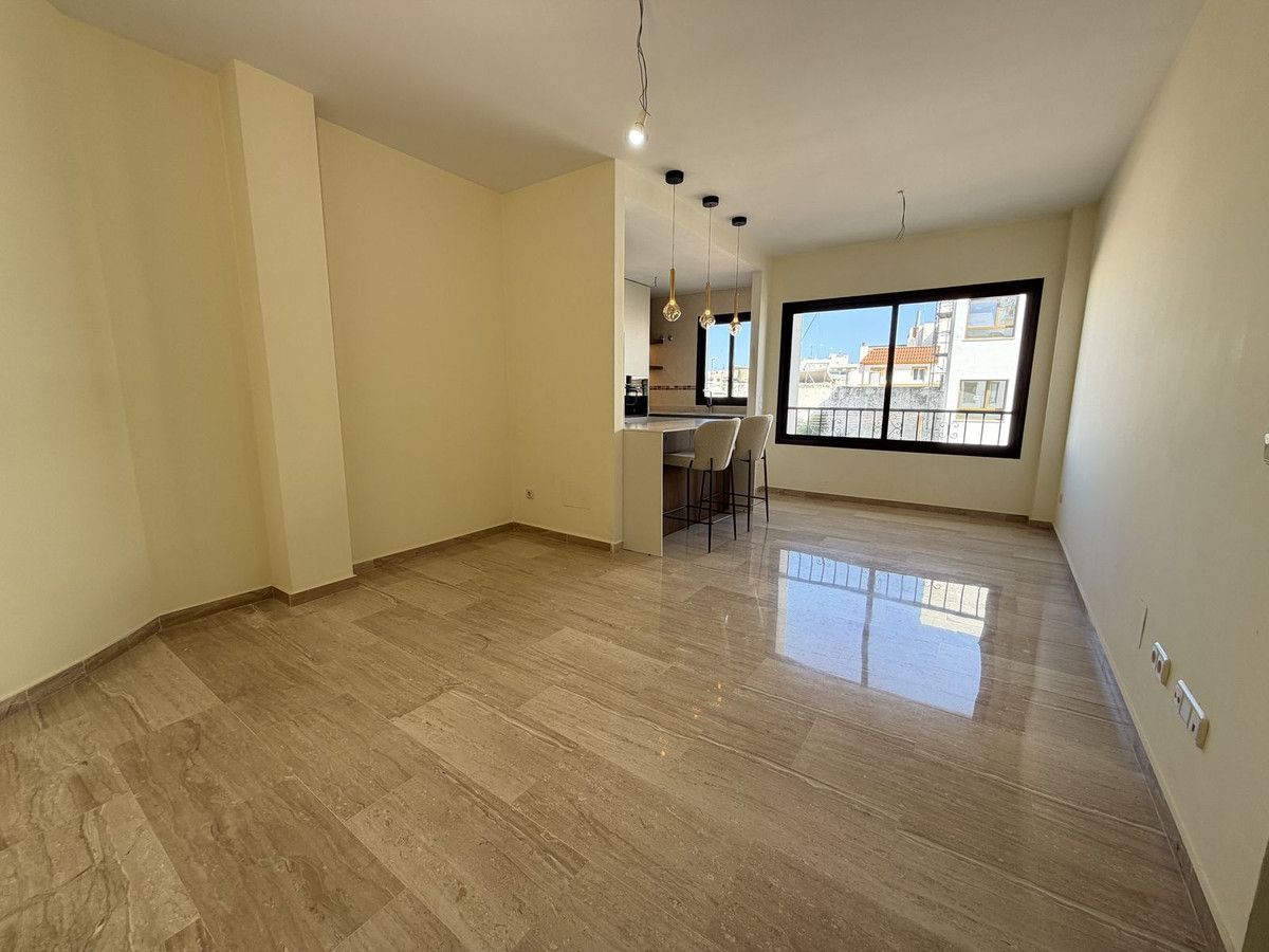 Middle Floor Apartment in Estepona, Estepona, 10/12