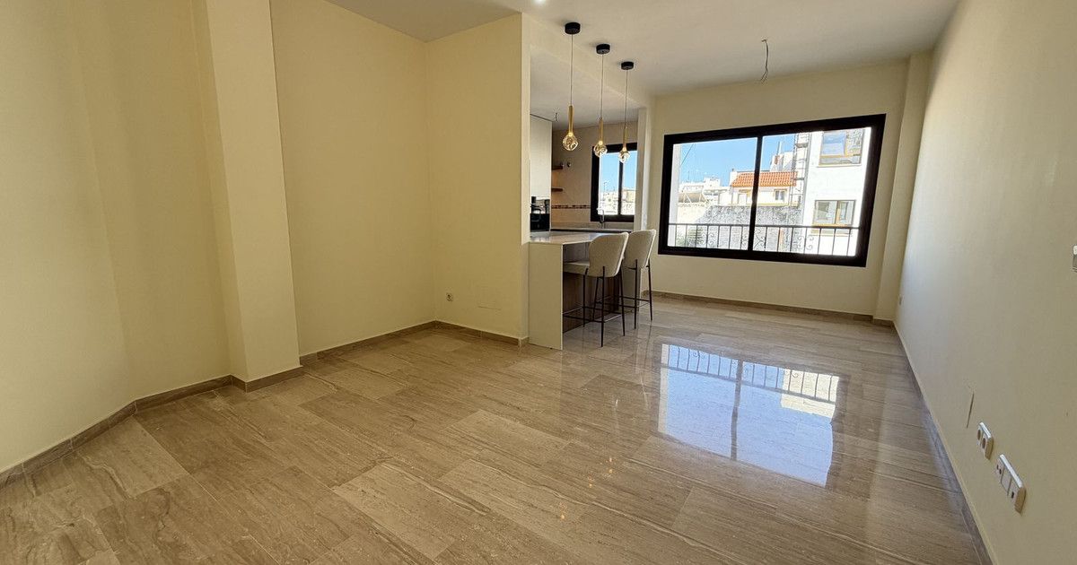 Middle Floor Apartment in Estepona, Estepona, 10/12