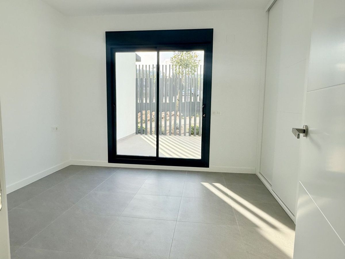 Gelijkvloers appartement in El Faro, El Chaparral, 11/12