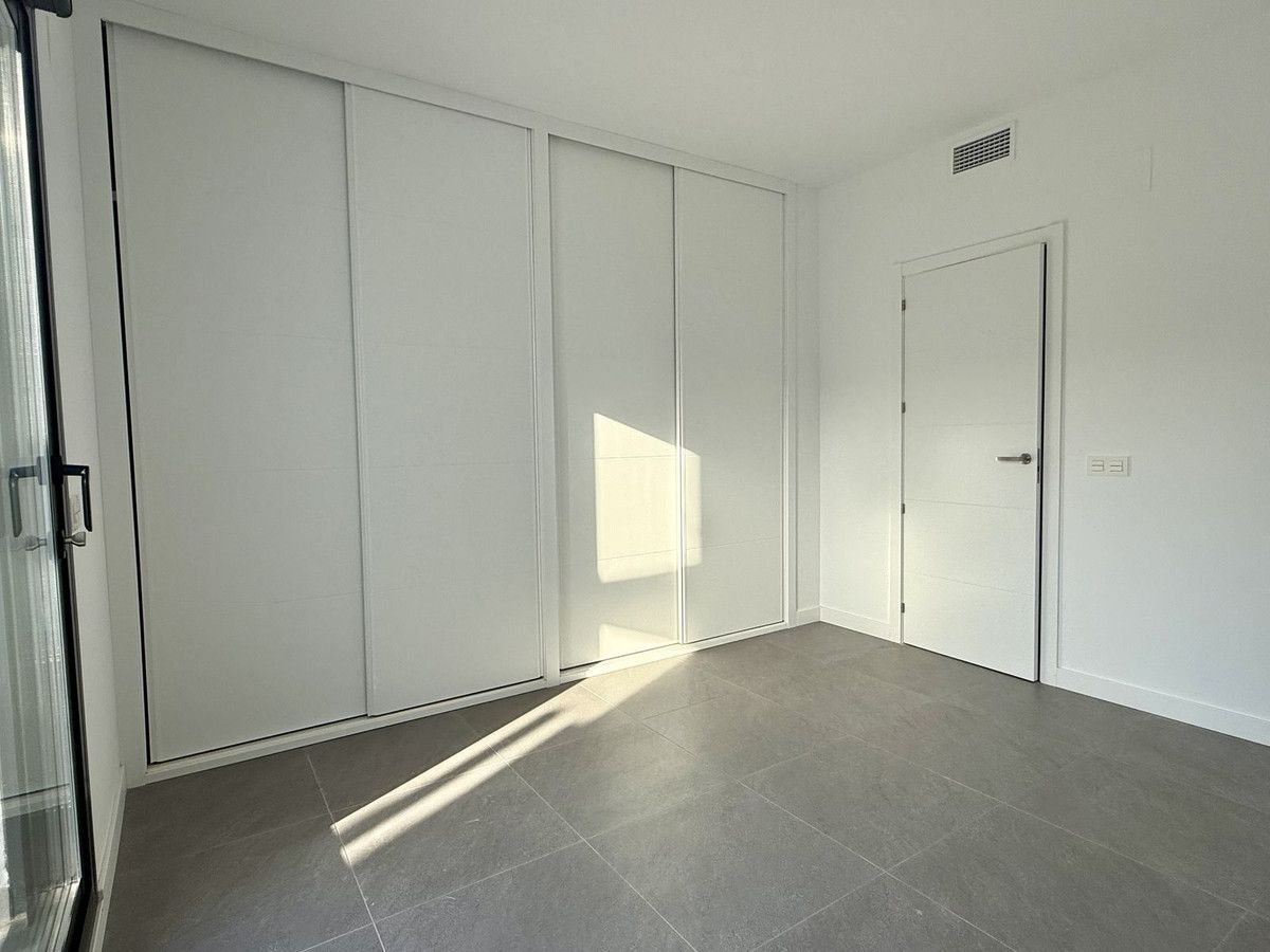 Gelijkvloers appartement in El Faro, El Chaparral, 12/12