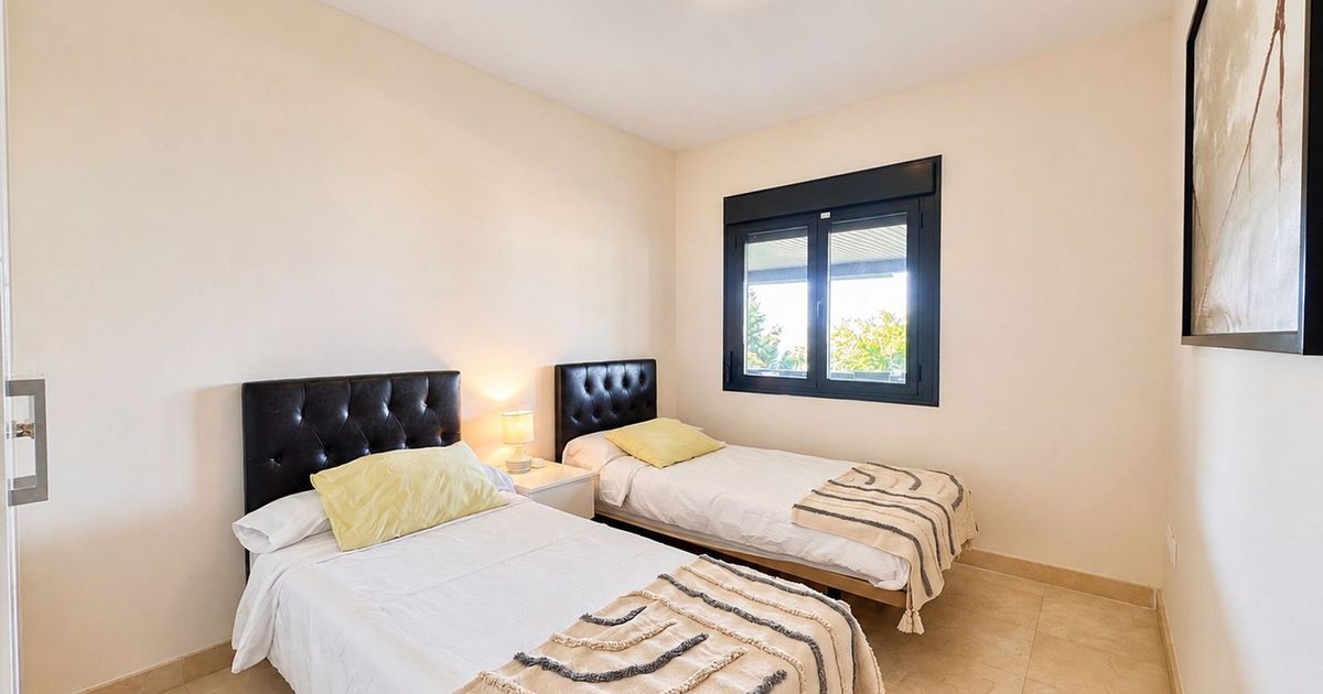 Middle Floor Apartment in Los Flamingos, Los Flamingos, 11/12