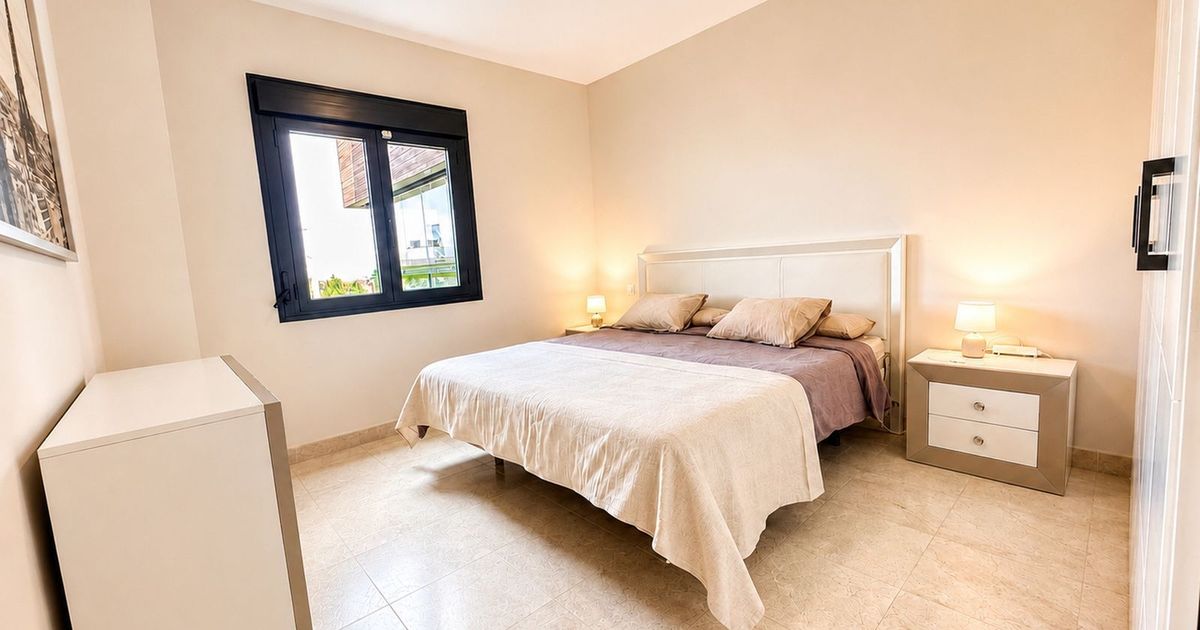 Middle Floor Apartment in Los Flamingos, Los Flamingos, 8/12