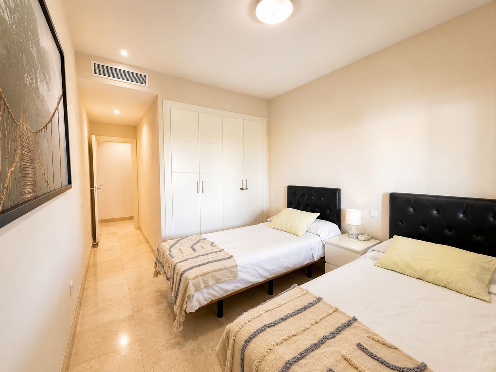 Middle Floor Apartment in Los Flamingos, Los Flamingos, 10/12