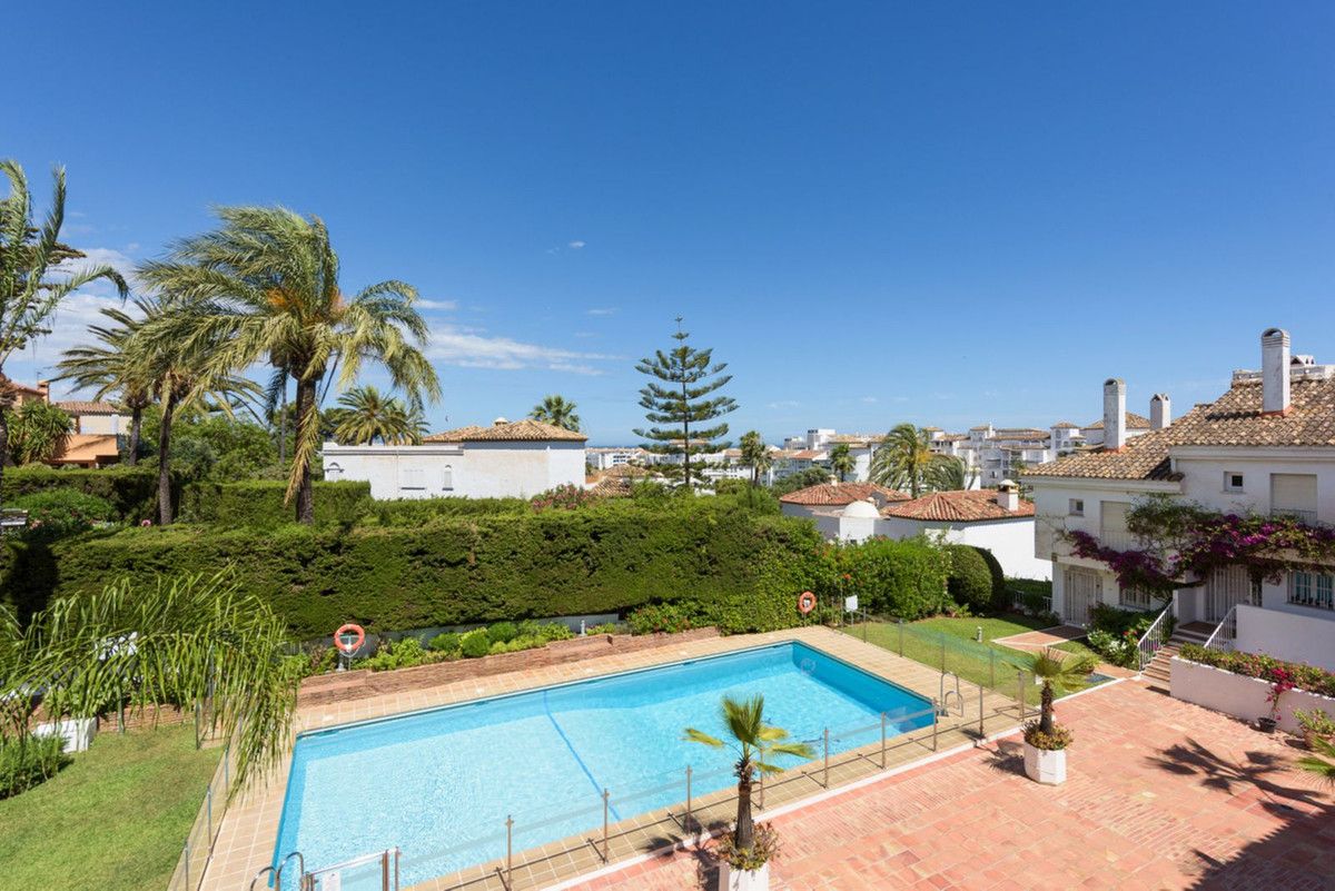 Geschakelde woning in Nueva Andalucía, Nueva Andalucía, 2/12